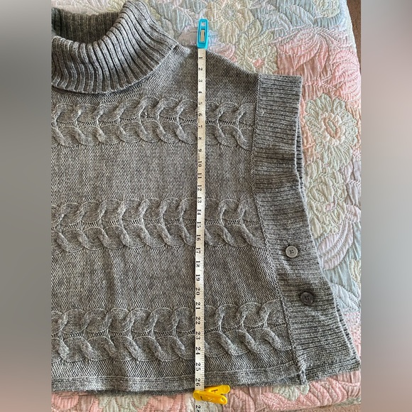 Pandemonium Poncho/Sweater - Picture 5 of 7